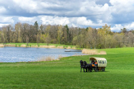 pils muiža viesnīca restorāns izmitināšana apartamenti istabas Polijā Mazury