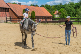 pils muiža viesnīca restorāns izmitināšana apartamenti istabas Polijā Mazury