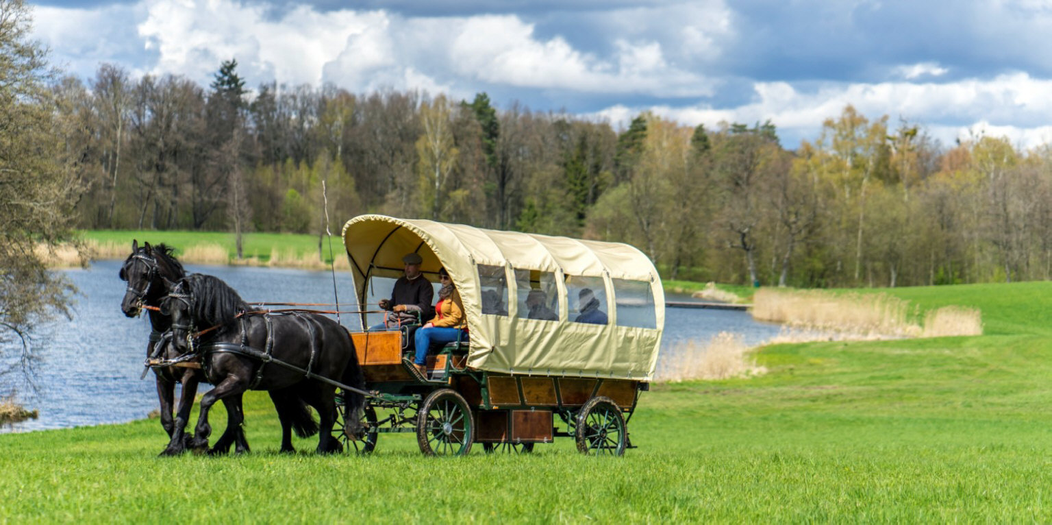 pils muiža viesnīca restorāns izmitināšana apartamenti istabas Polijā Mazury